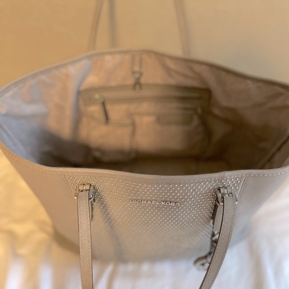 Michael Kors Jet Set Travel Studded Saffiano Leather Medium Tote Bag - Picture 7 of 7